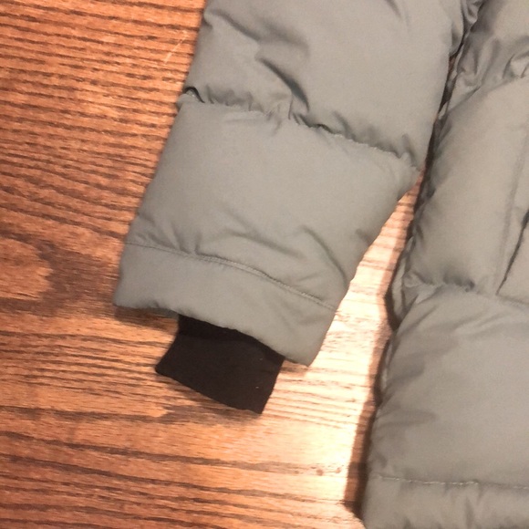 Aritzia TNA The Super Puff shortie Evening Dove sold out online worn once! - Picture 5 of 12